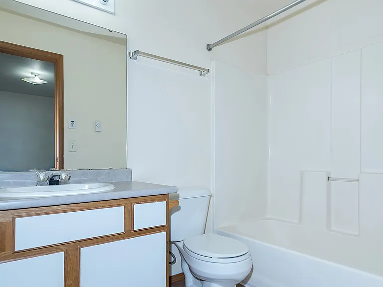 1 Bedroom Bathroom