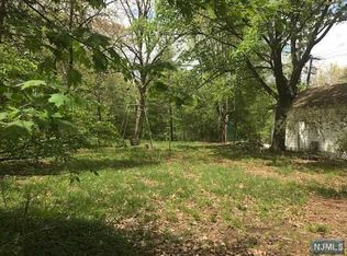 53 Spruce St, Oakland, NJ 07436