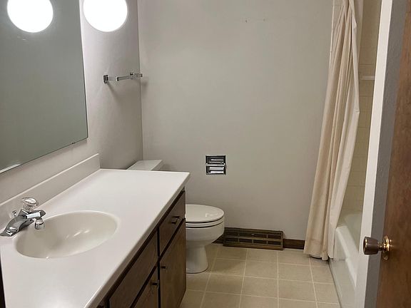 2nd image of 3913 Carlton Dr