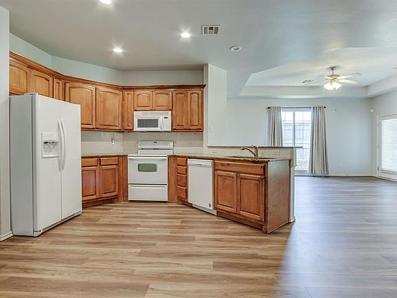 5th image of 13801 Edmond Gardens Dr