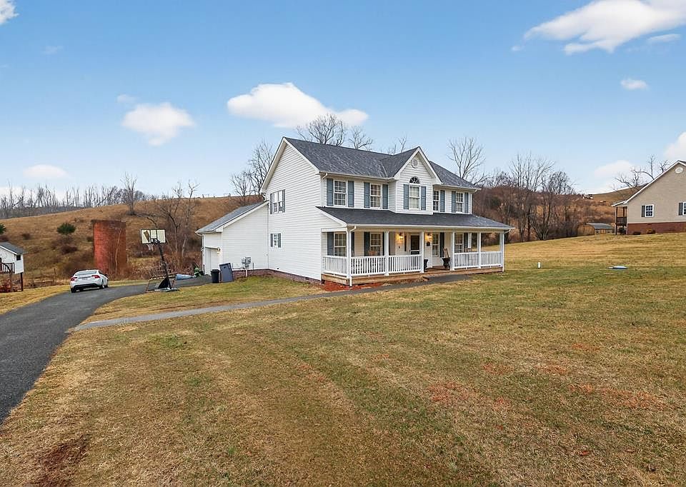 1st image of 45 Oaklawn Cir