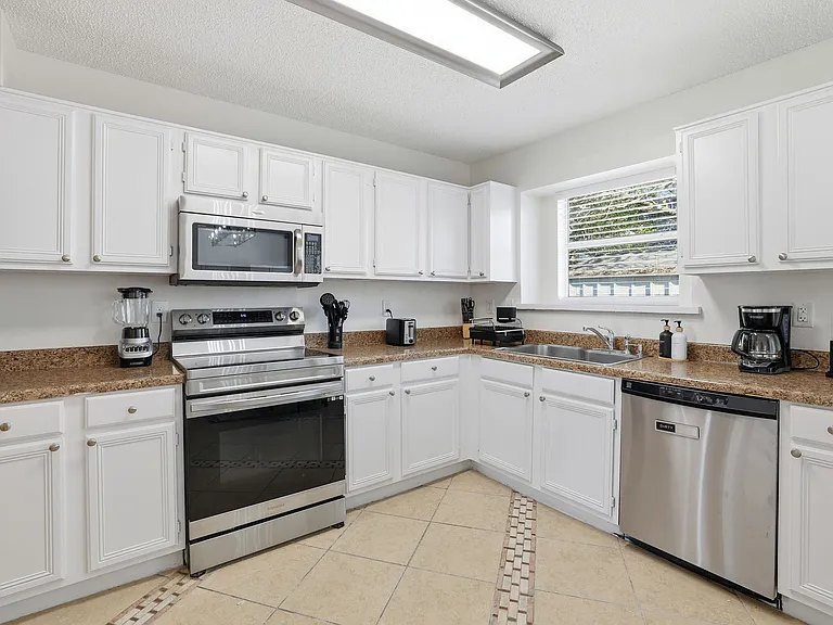 Collin Dr — Photo 8