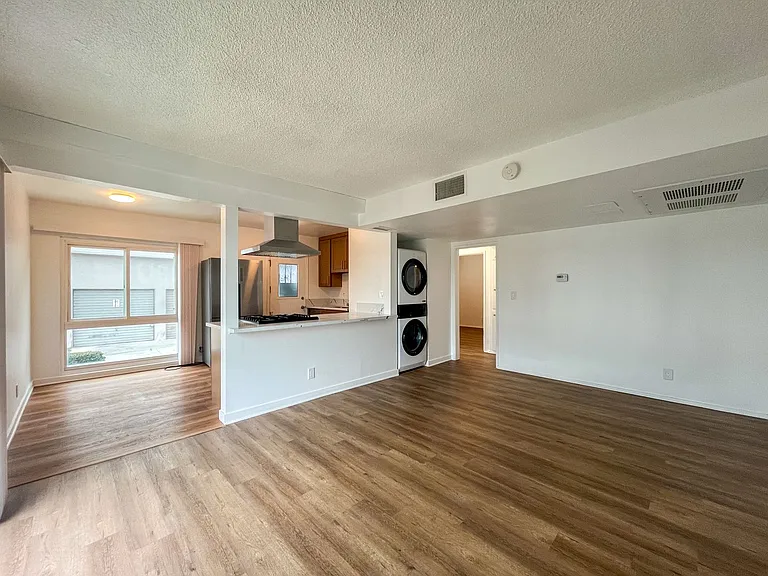 3315 W 104th St — Photo 8