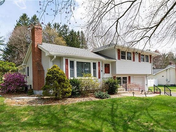 3rd image of 52 Willow St