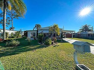 8918 Pine St, Boynton Beach, FL 33436