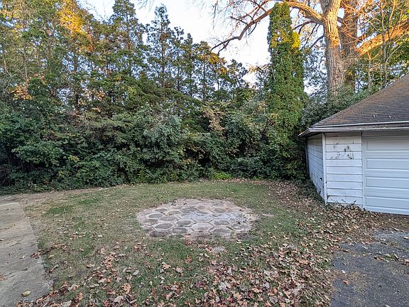 3rd image of 2116 Rustic Rd
