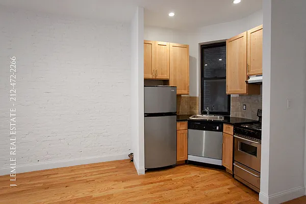 Rented by J. Lemle Real Estate | media 18