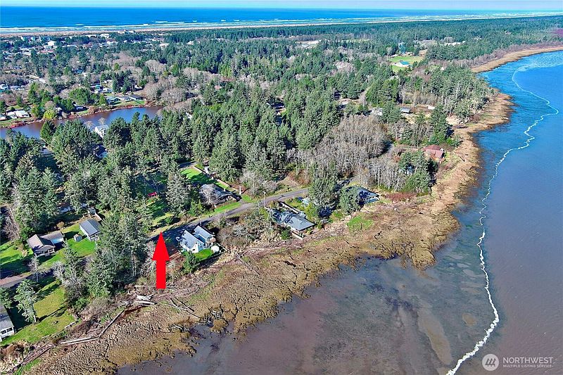 3rd image of 743 Duck Lake Drive NE