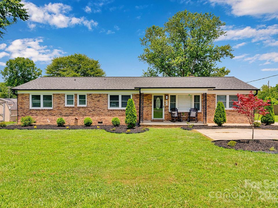 1st image of 905 Blalock Dr