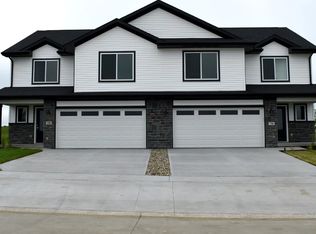 798 River Bend Ln, North Liberty, IA 52317