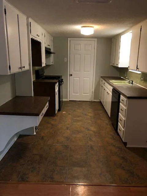 3 bed, 1215 sqft, $1,895 — Photo 3