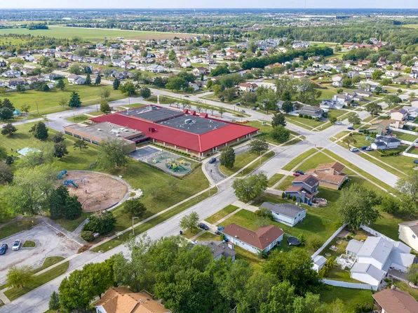 239 Willow Rd, Matteson, IL 60443