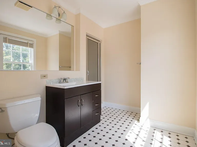 42 Governors Ln — Photo 14
