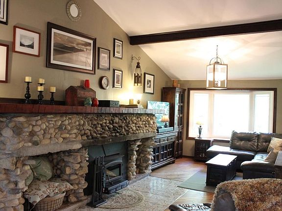 3rd image of 4211 Mountain Ln