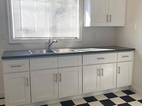 4th image of 1537 Corinth Ave #1/4