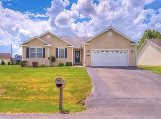 1986 Peakland Dr, Pulaski, VA 24301