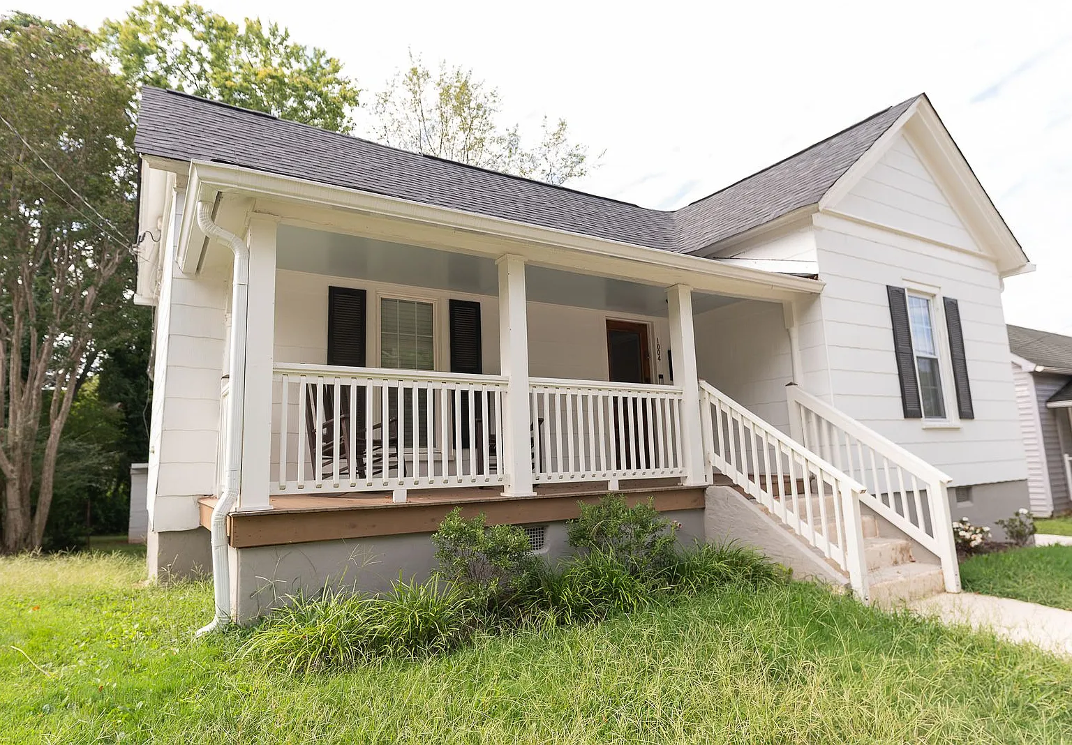 Stunning 3 Bedroom Home with Hardwood Floors & Luxury Bathrooms — Photo 2