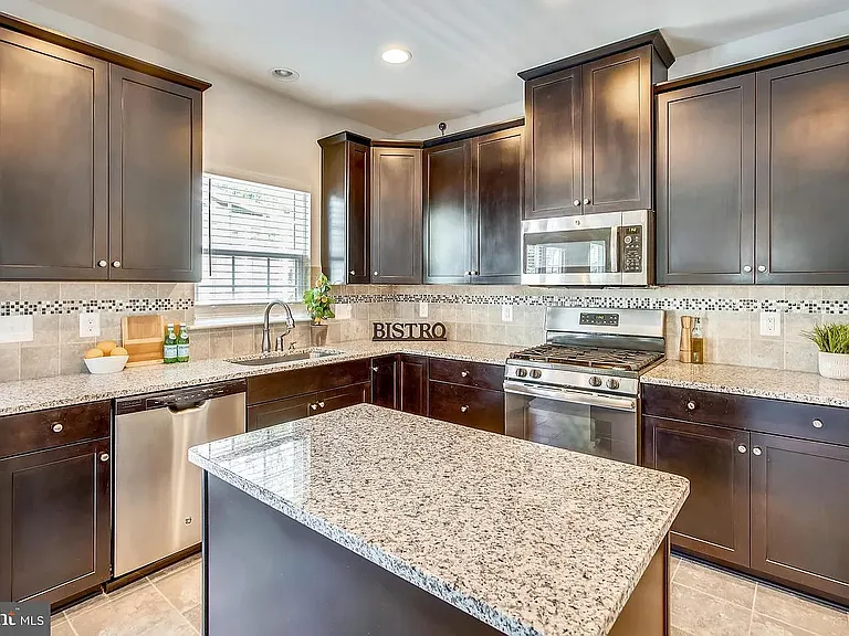 2216 Potomac River Blvd — Photo 17