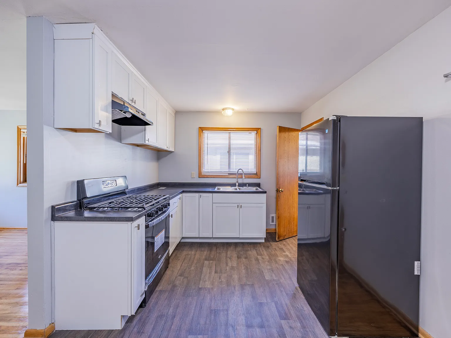 3 bed, 1792 sqft, $2,300 — Photo 2