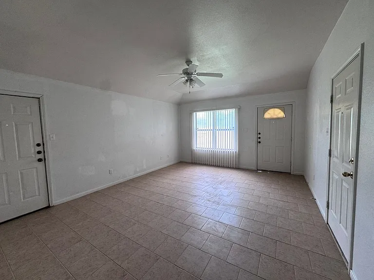 1430 Shoshoni Trl — Photo 17