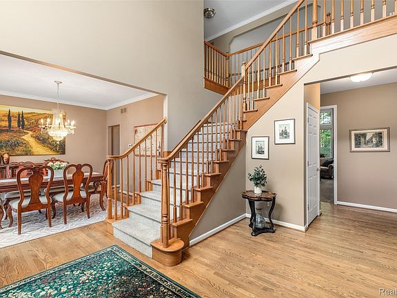 5th image of 2176 Oakwood Dr