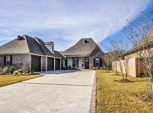 122 Carriage Lakes Dr, Youngsville, LA 70592