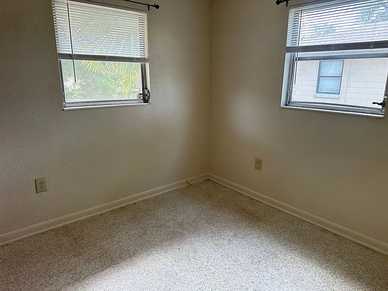 200 S Moss St — Photo 11