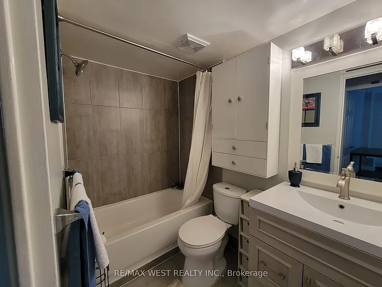 60 Pavane Linkway #812 — Photo 26