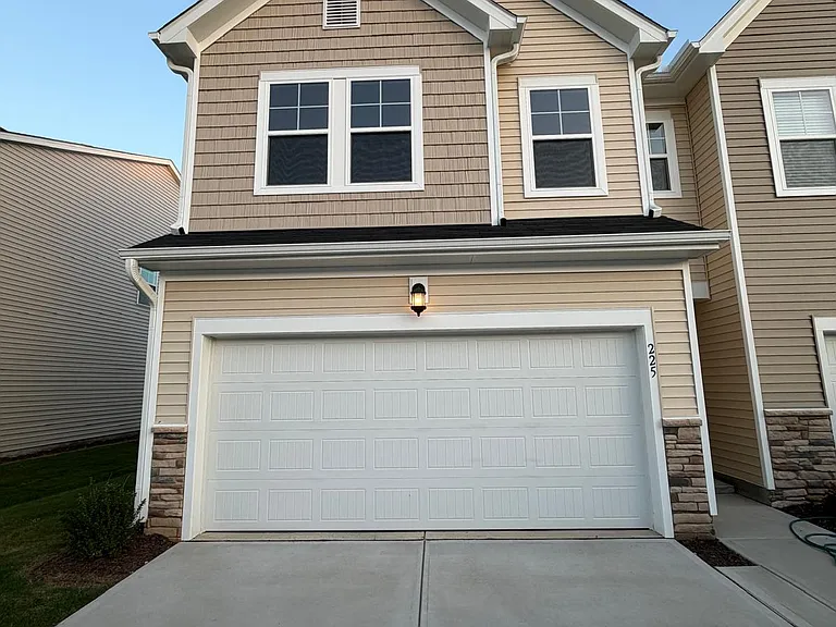 225 Lily Patch Ln — Photo 1