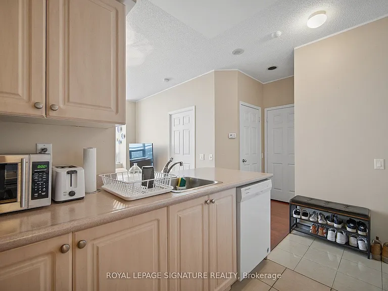 153 Beecroft Rd N #Penthouse 109 — Photo 10