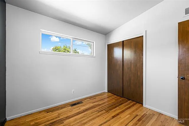 708 S Phillippi St — Photo 18