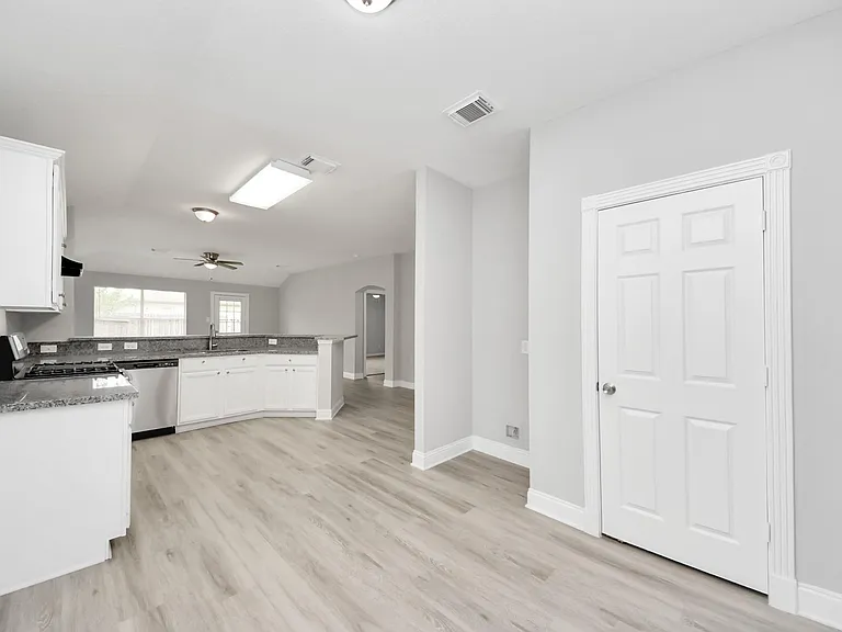 19618 Beachy Ct — Photo 9