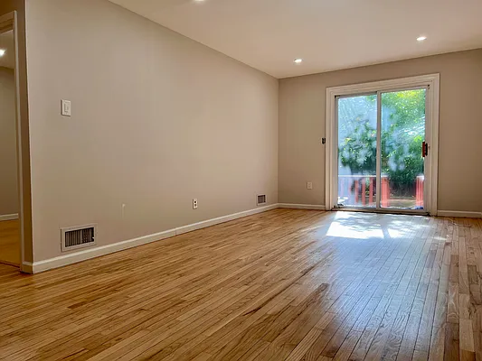 Rented by Addison Property Group | media 10