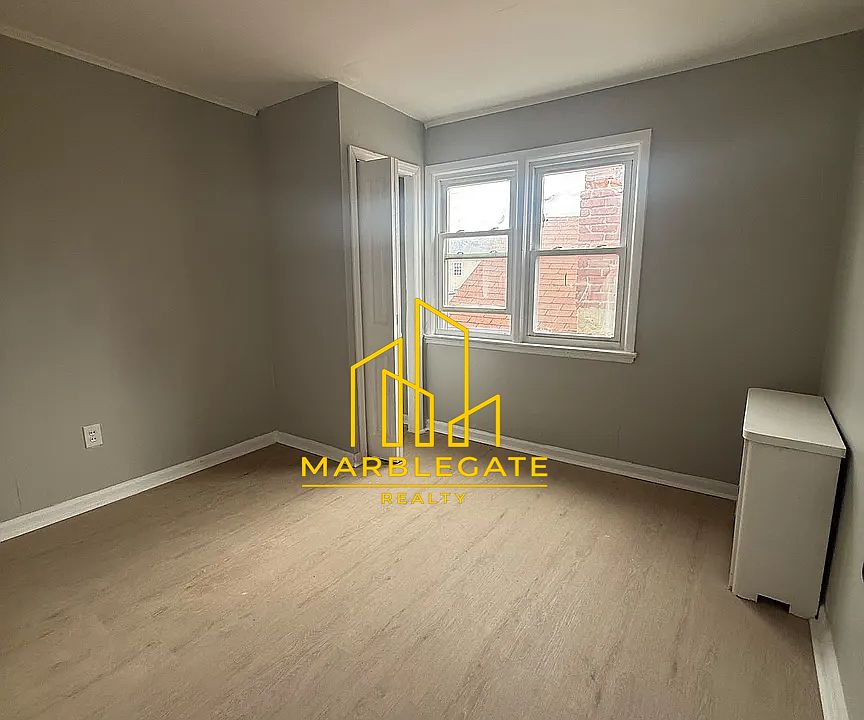 2nd image of 25 Rowland St #33