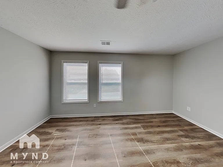 947 Mainstreet Lake Dr — Photo 10