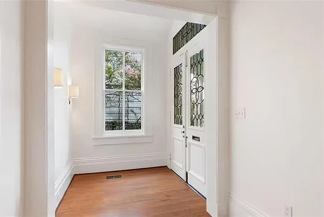 1711 Marengo St — Photo 3