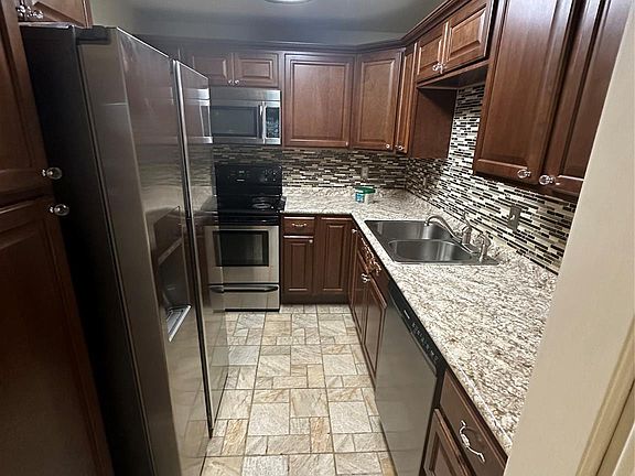 4th image of 8 W Mesquite Ave