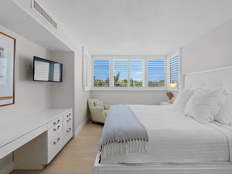 223 Atlantic Ave #4E — Photo 8