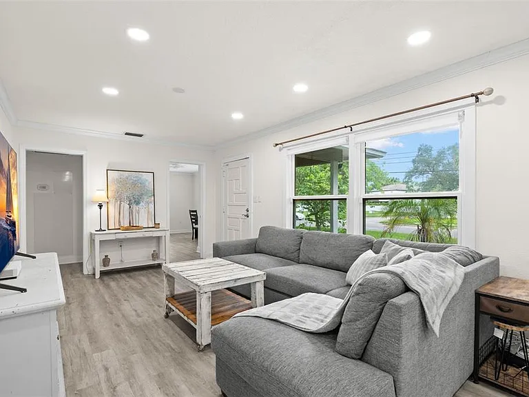 3822 W Euclid Ave — Photo 2