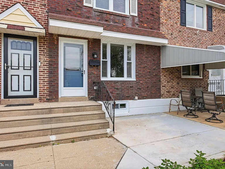 925 Maple Ave — Photo 3