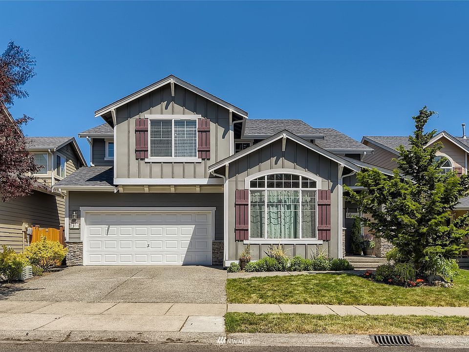 Beautiful Home featuring 5 bed and 2.75 baths, formal and casual living areas>