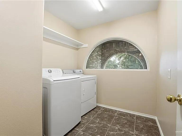 2417 Frontera Rd — Photo 13