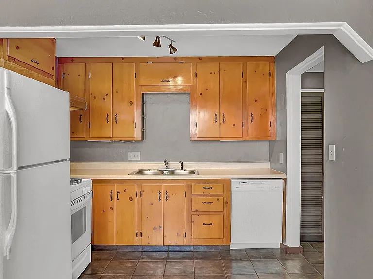 623 Iowa Ave — Photo 10