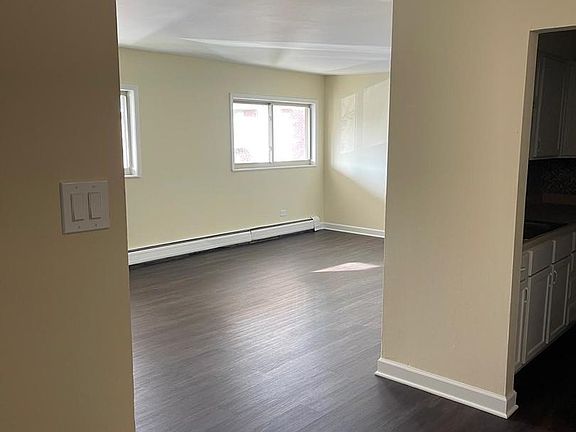 4th image of 673 E Fullerton Ave #8-203