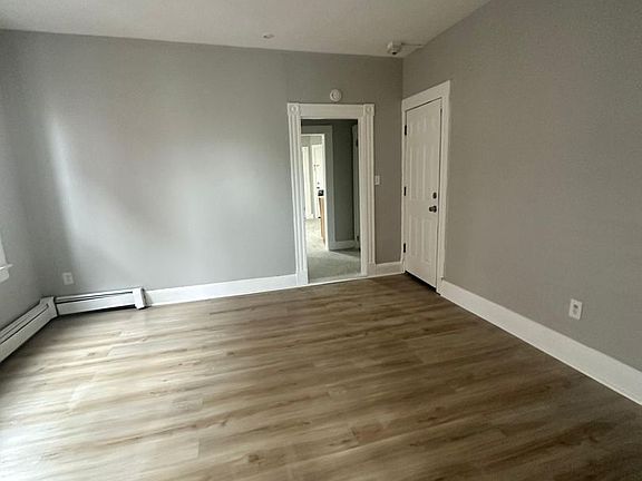 4th image of 172 Glen St #3L