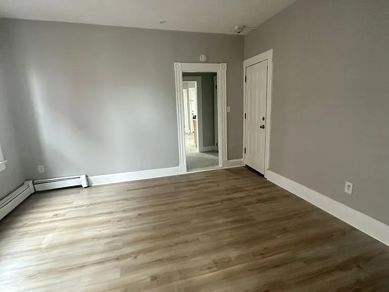 172 Glen St — Photo 4