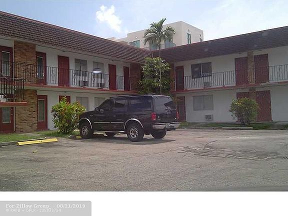 2nd image of 2131 Jackson St #22