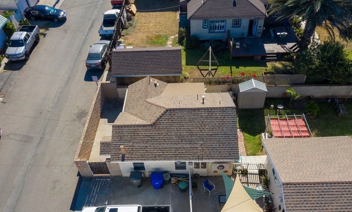 902 Tait St — Photo 1