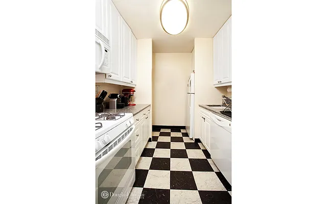 Rented by Douglas Elliman | media 16