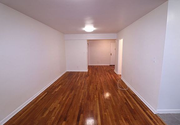4th image of 132-45 Maple Ave #310M